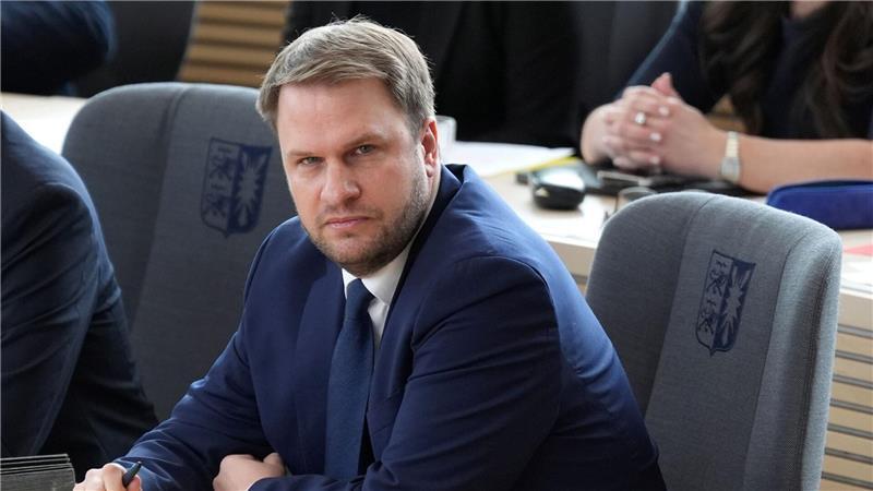 „Die kriegsbedingt gestiegenen Benzinpreise belasten Pendler, Familien und Mittelstand derzeit massiv“, sagte Christopher Vogt. (Archivbild)