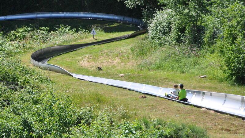 Die längste Sommerrodelbahn Norddeutschlands befindet sich im Spielpark Wingst.