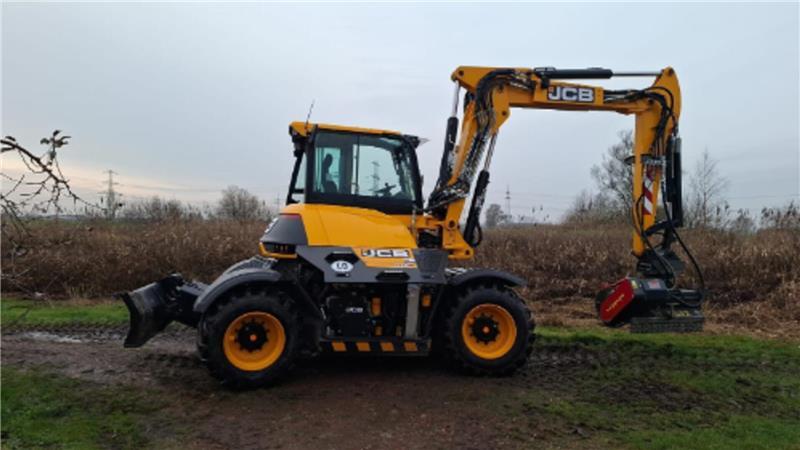 Die landwirtschaftliche Maschine soll gequalmt haben.