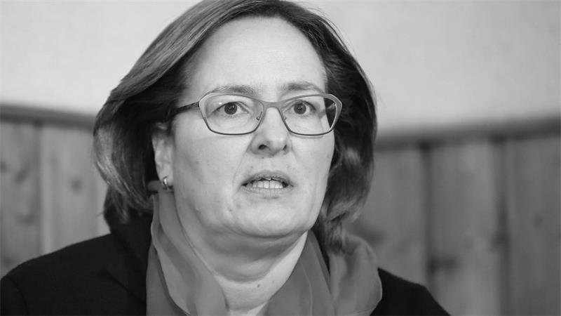 Die langjährige Landesvorsitzende des Weißen Rings in Schleswig-Holstein, Manuela Söller-Winkler, ist gestorben. (Archivbild)