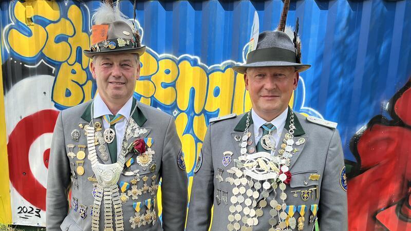 Die letzten Würdenträger des Gilde-Schützenfests 2024: Vogelkönig Peter Meyer und Papageienkönig Harald Suhr.