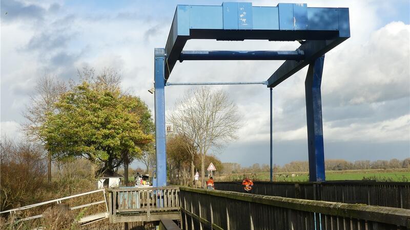 Marode Brücken in Drochtersen: Angst vor Einstürzen wächst Die marode Klappbrücke Dornbusch ist nächstes Jahr dran. Voraussichtlich im Herbst oder Winter 2025 wird das Wahrzeichen von Dornbusch und Krautsand zerlegt, ausgebaut und saniert.
