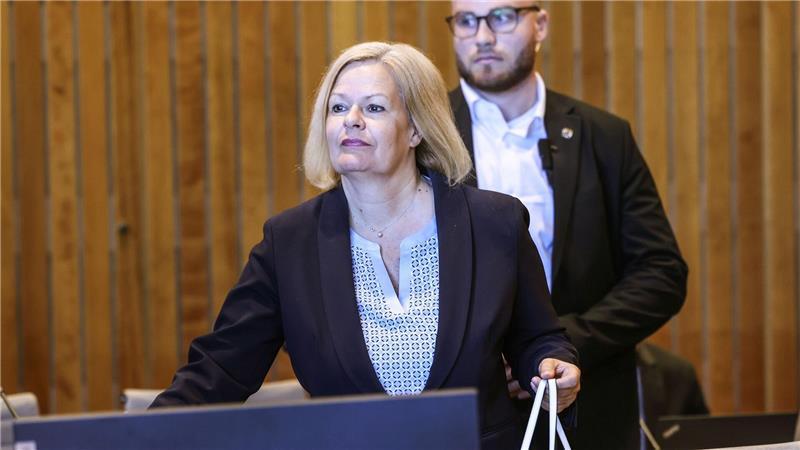 Faeser zu Solingen-Attentat: Keine Versäumnisse beim BAMF Die maßgeblichen Sicherheitsbehörden hatten laut Ex-Innenministerin Nancy Faeser vor dem Attentat von Solingen keine einschlägigen Erkenntnisse zu Issa Al H.