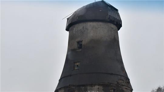 Die mehr als 110 Jahre alte Mühle in Warstade soll nun wieder versteigert werden. Foto: Schröder