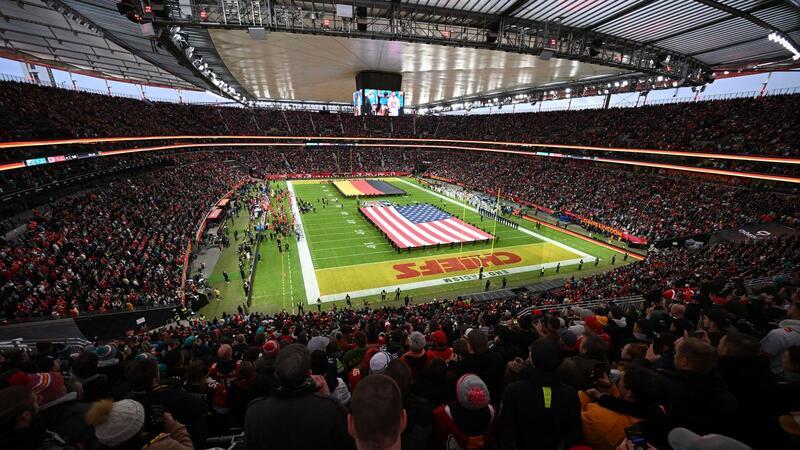 Kansas City Chiefs gewinnen NFL-Spiel in Deutschland Die mehr als 50.000 Zuschauer sorgten in Frankfurt für eine begeisternde Stimmung.