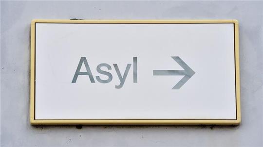 Die meisten Asyl-Anträge kommen weiterhin von Menschen aus Syrien.