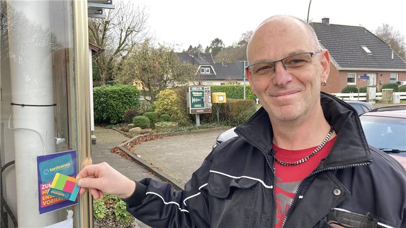 Die meisten Enso-Kunden in Sellstedt machen es wie Frank Rademann: Sie kaufen außerhalb der Öffnungszeiten mit der Karte in dem 24-Stunden-Markt ein. Foto: Hansen