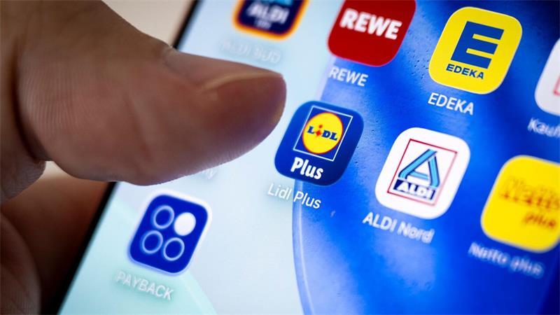 Was Rabatt-Apps so beliebt macht – und was kritisiert wird Die meisten Lebensmittelhändler haben eine eigene App, aber nicht alle ein Bonusprogramm.
