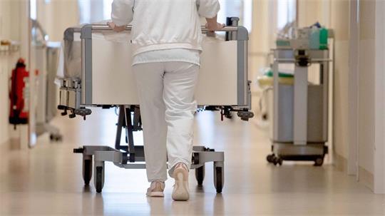 Die meisten ausländischen Berufsabschlüsse drehen sich um Medizinberufe, zumeist Pflegekräfte (Archivbild)
