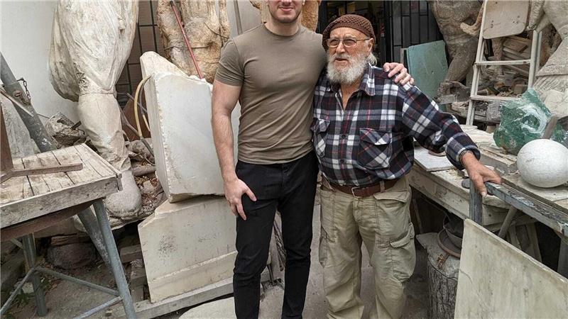 Die meisten heute lebenden Manionten stammen in väterlicher Linie von Bewohnern der Region im 4. bis 8. Jahrhundert ab. 