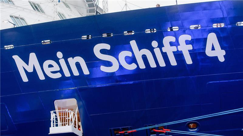 Die militärische Eskalation in Nahost trifft zahlreiche Urlauber: „Mein Schiff 4“ und weitere Kreuzfahrtschiffe liegen aktuell in der Golf-Region fest.