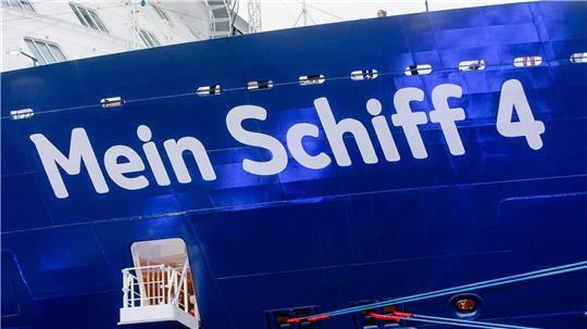 Die militärische Eskalation in Nahost trifft zahlreiche Urlauber: „Mein Schiff 4“ und weitere Kreuzfahrtschiffe liegen aktuell in der Golf-Region fest.