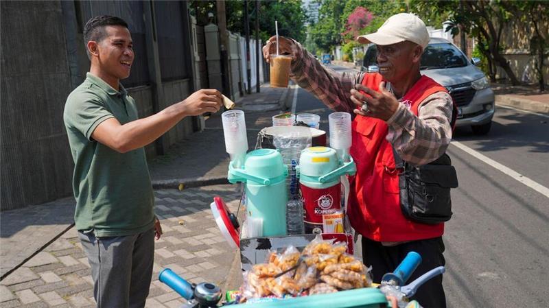 Die mobilen Stände locken viele Kunden.