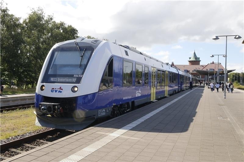 Die modernen Wasserstoffzüge der EVB fahren schon bis Buxtehude. Vielleicht reichen sie bald auch nach Stade und Himmelpforten. Foto: Koppe