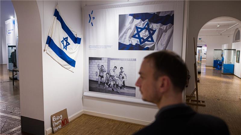 Die neue Ausstellung in Braunschweig beleuchtet die Geschichte des Zentralrats der Juden in Deutschland.