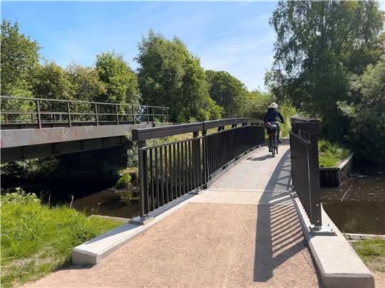 Die neue Brücke über die Horsterbeck erleichtert das Radeln. Foto: Klempow