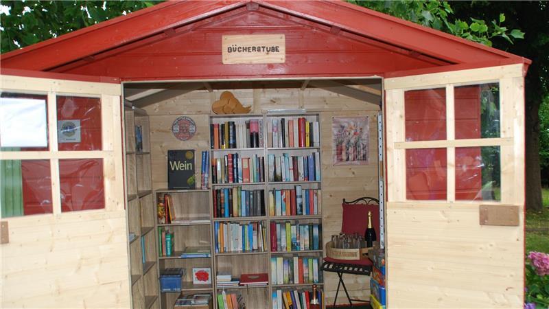 Neue Bücherstube in Apensen - Lektüre und Spiele gratis Die neue Bücherstube neben dem Apensener Rathaus hat im Sommer von 9 bis 19 Uhr geöffnet.