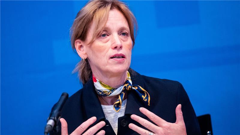 Handyverbote an Schulen - Ja oder Nein? Die neue Bundesbildungsministerin Karin Prien (CDU) unterstützt ein Verbot der privaten Handynutzung an Grundschulen.