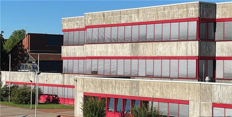 Die neue Grundschule wird über einen Weg südlich der Erweiterung der Oberschule (oben) erschlossen.