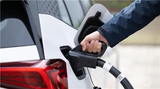 Die neue Kaufprämie für Elektroautos soll rückwirkend ab Jahresanfang gelten.