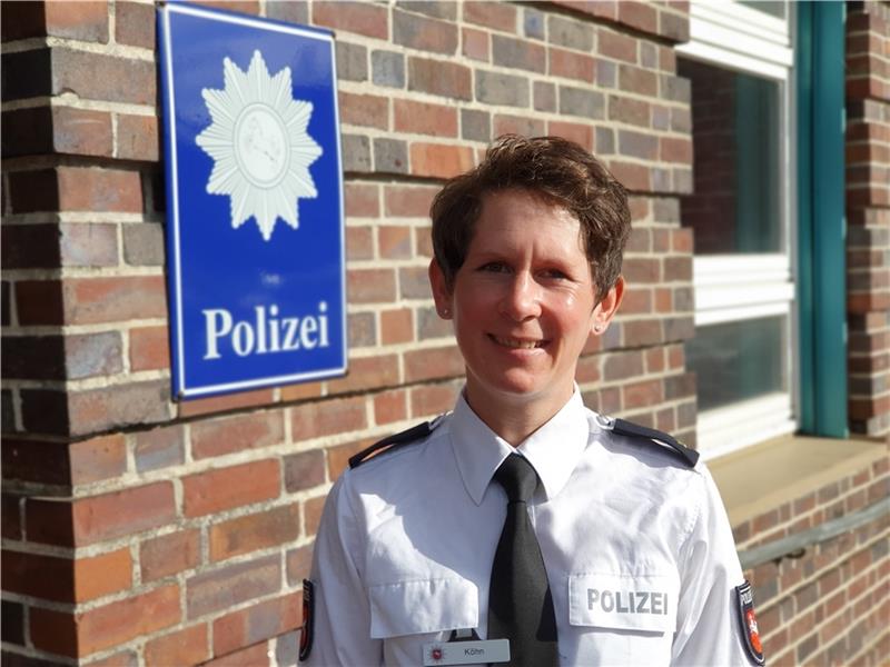 Die neue Leiterin Einsatz der Stader Polizei, Julia Köhn , an ihrem Dienstsitz in der Stader Teichstraße. Foto: Beneke
