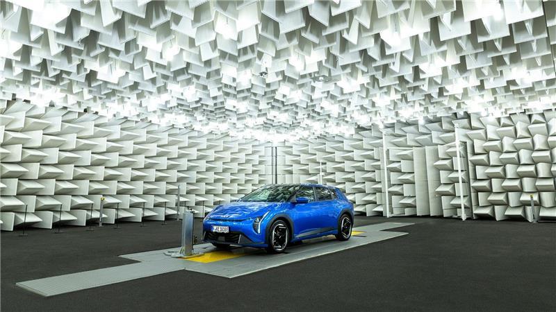 Die neue Semi-Absorber-Kammer ermöglicht Hyundai umfangreiche Autotests in einer technisch definierten Umgebung. 