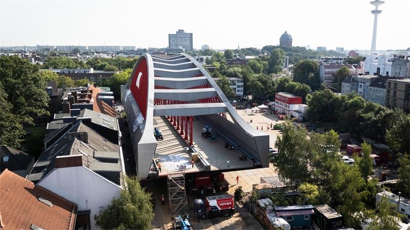 Hamburgs Brücken-Koloss ist wieder auf dem Weg Die neue Sternbrücke ist auf der letzten Etappe ihrer Reise.
