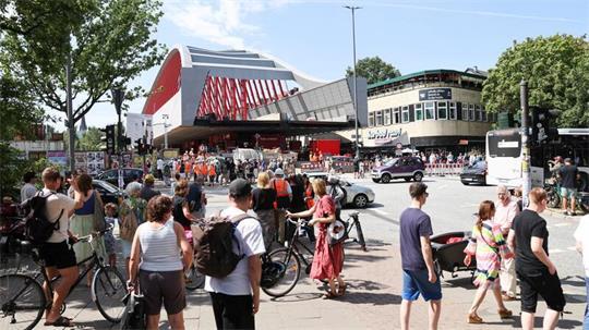 Die neue Sternbrücke soll am Donnerstag in ihre finale Position gebracht werden.