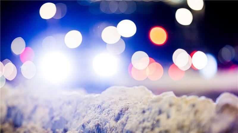 Nach Glätte kommt Schnee - weiter winterlich im Nordwesten Die neue Woche startet mit Schneefällen, der Deutsche Wetterdienst erwartet bis zu zehn Zentimeter Neuschnee in Niedersachsen und Bremen. (Archivbild)