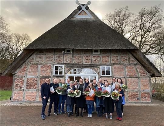Die neuen Gästeführer (von links): Torsten Lange (Fachgruppenleiter Kultur, Tourismus und Marketing), Jan Meinschien, Judith Brehm (Tourismusförderung), Annegret Meinschien, Thomas Berg, Angela Cohrs, Heike Schlehe, Claudia Rasztar (Ausbild