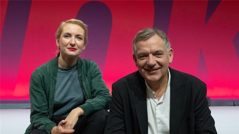 Die neuen Linken-Vorsitzenden Ines Schwerdtner und Jan van Aken wollen etwa die Hälfte ihres Netto-Gehalts an einen Solidaritätsfonds spenden.