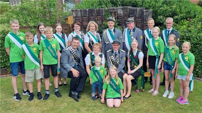 Die neuen Majestäten in Gräpel. Holger Buck ist Schützenkönig und Johanna Schomaker neue Königin.