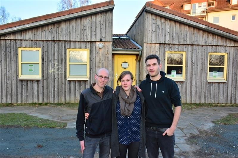 Die neuen Mitarbeiter Lukas Funke, Wiebke Wilkens und Robert Henrich (von links) sind ab sofort an vier Tagen in der Woche je fünf Stunden lang für die Heranwachsenden vor Ort.