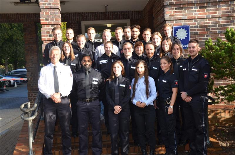 Die neuen Polizisten in Stade. Foto: Polizei