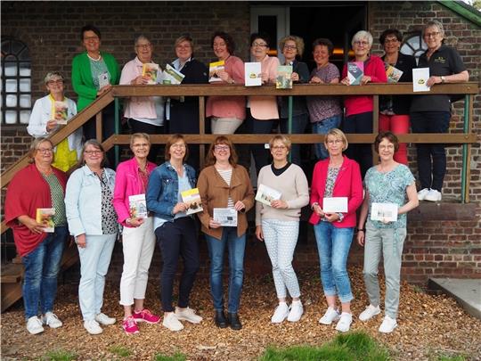 Die neuen Programme der Landfrauen sind draußen. Zehn Vereine und den Kreisverband gibt es im Landkreis Stade. Foto: Ahrens