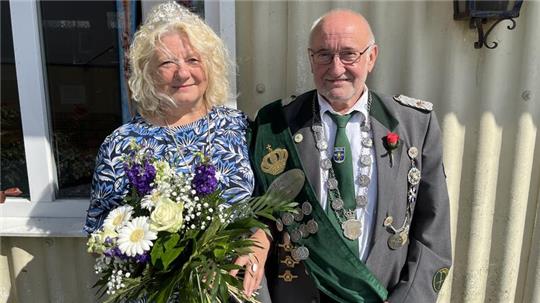 Die neuen Würdenträger des Baljer Schützenvereins mit König Johann Sethmann und Susann Pfeiffer (vorne Mitte).