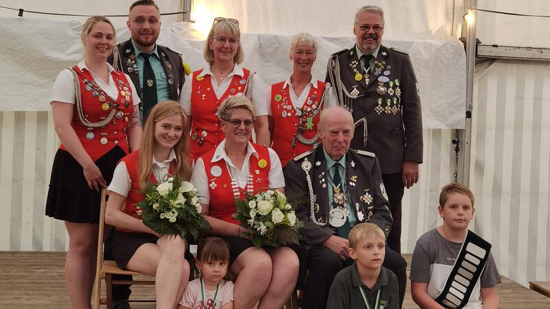 Die neuen Würdenträger des Schützenvereins Aspe; auf dem Foto fehlt Christian Hink.