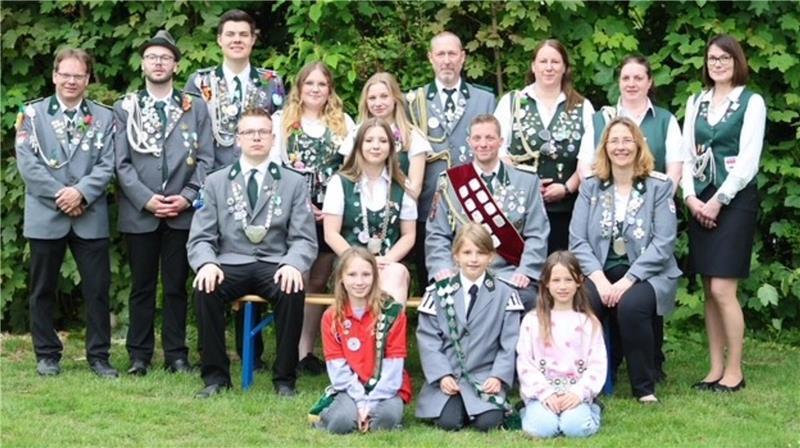Die neuen Würdenträger des Schützenvereins Issendorf präsentieren sich.