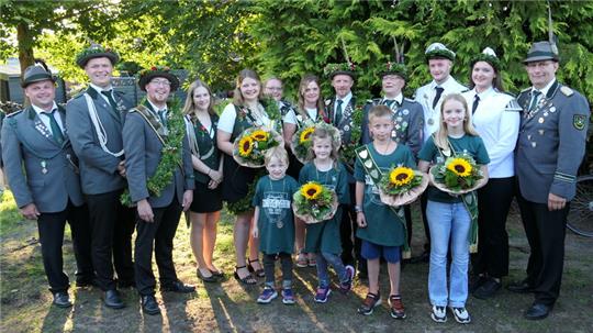 Die neuen Würdenträger des Schützenvereins Schüttdamm-Isensee.
