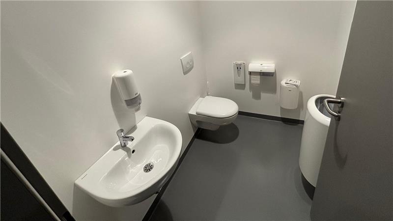 Buxtehudes modernste Schule: So sieht der HPS-Neubau von innen aus Die neuen und damit noch sauberen Toiletten im Neubau werden begehrt sein.