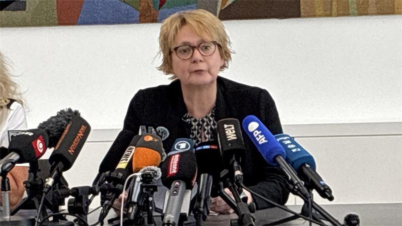 Die niedersächsische Innenministerin Daniela Behrens gab am Montagabend in Stade eine Pressekonferenz.