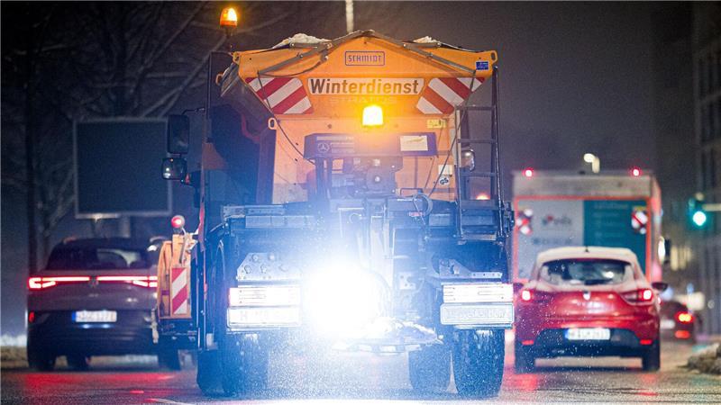 Die niedersächsischen Winterdienste hatten in dieser Saison bisher gut zu tun. Dadurch wird stellenweise das Streusalz knapp.