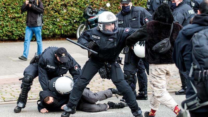 Wenige Mängel bei G20-Polizeiverfahren festgestellt: Anklage Die nochmalige Überprüfung der G20-Polizeiverfahren hatte der Generalstaatsanwalt 2018 verfügt.