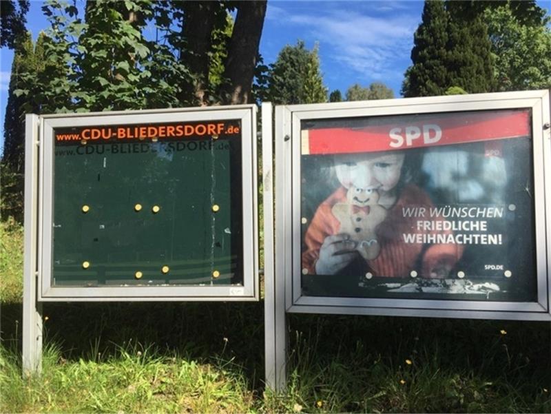 Die öffentlichen Bekanntmachungen der CDU und SPD in Bliedersdorf.