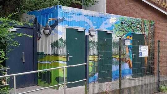 Die öffentlichen Toiletten nahe des Spielplatzes auf der Erleninsel sind wieder eröffnet.