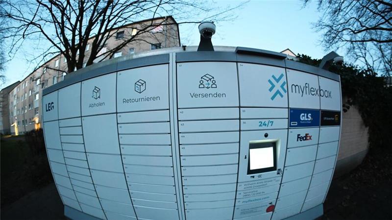 Die österreichische Firma myflexbox betreibt Automaten, in denen Paketfirmen ihre Sendungen zwischenlagern können. Auch myflexbox will stark expandieren.