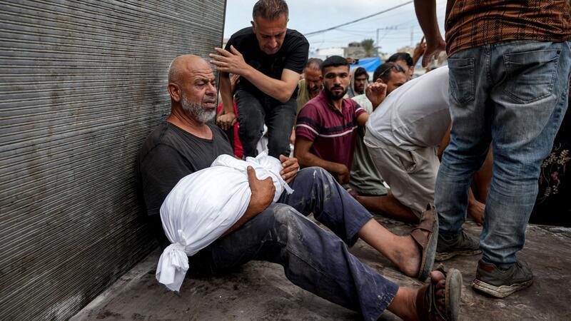 Die palästinensischen Nachrichtenagentur Wafa berichtete von zahlreichen zivilen Opfern der Kämpfe im Gazastreifen.