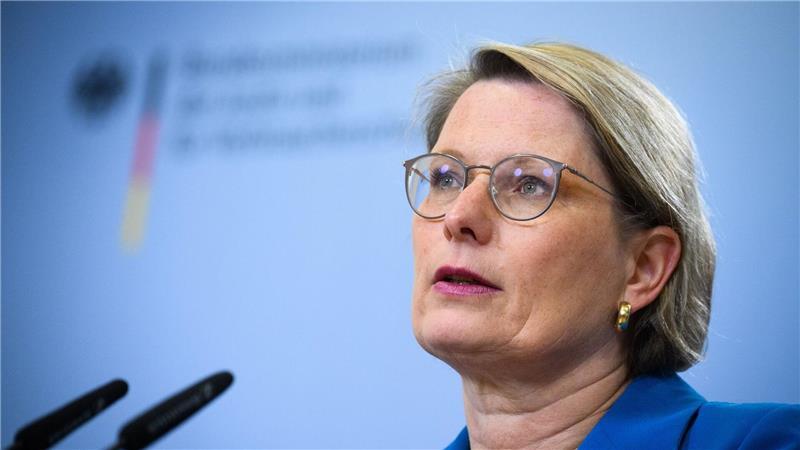 Kein Umgangsrecht für gewalttätige Väter Die partnerschaftliche Kinderbetreuung nach einer Trennung will Hubig zwar fördern. Eine gesetzliche Festlegung auf ein bestimmtes Modell – etwa das Wechselmodell mit hälftiger Betreuung – ist aber nicht vorgesehen. (Archivbild)