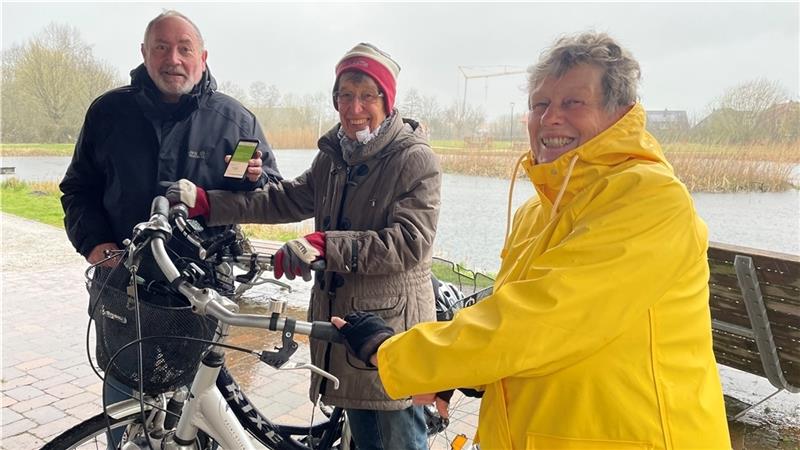 Fahrradrallye mit fünf Touren: So läuft die Schnitzeljagd der Geest Die passionierten Radfahrer Ingo Albers, Renate Wardin und Helga Heins haben neue Ziele: Die Fahrradrallye führt in alle Ecken der Geest. Fotos: Ahrens