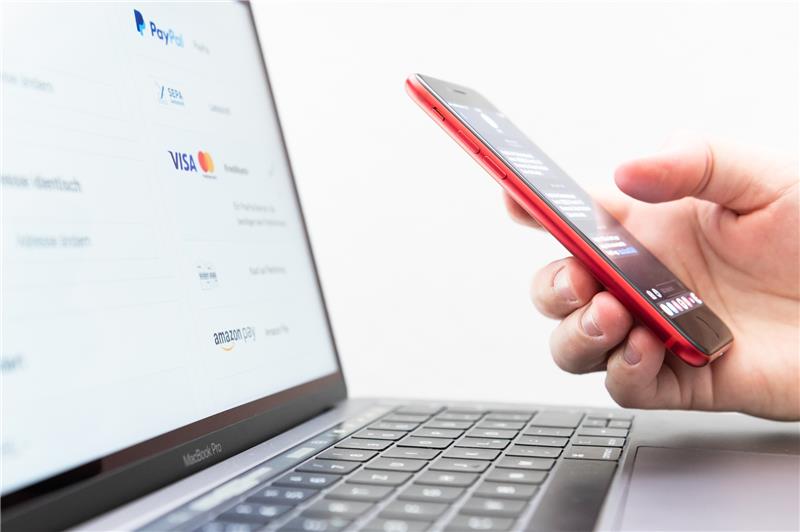 Die persönlichen Daten im Internet sind für Kriminelle eine heiß begehrte Ware. Das musste auch Vivian K. aus Kirchwalsede erfahren, deren Daten gestohlen wurden. Foto: picture alliance/dpa